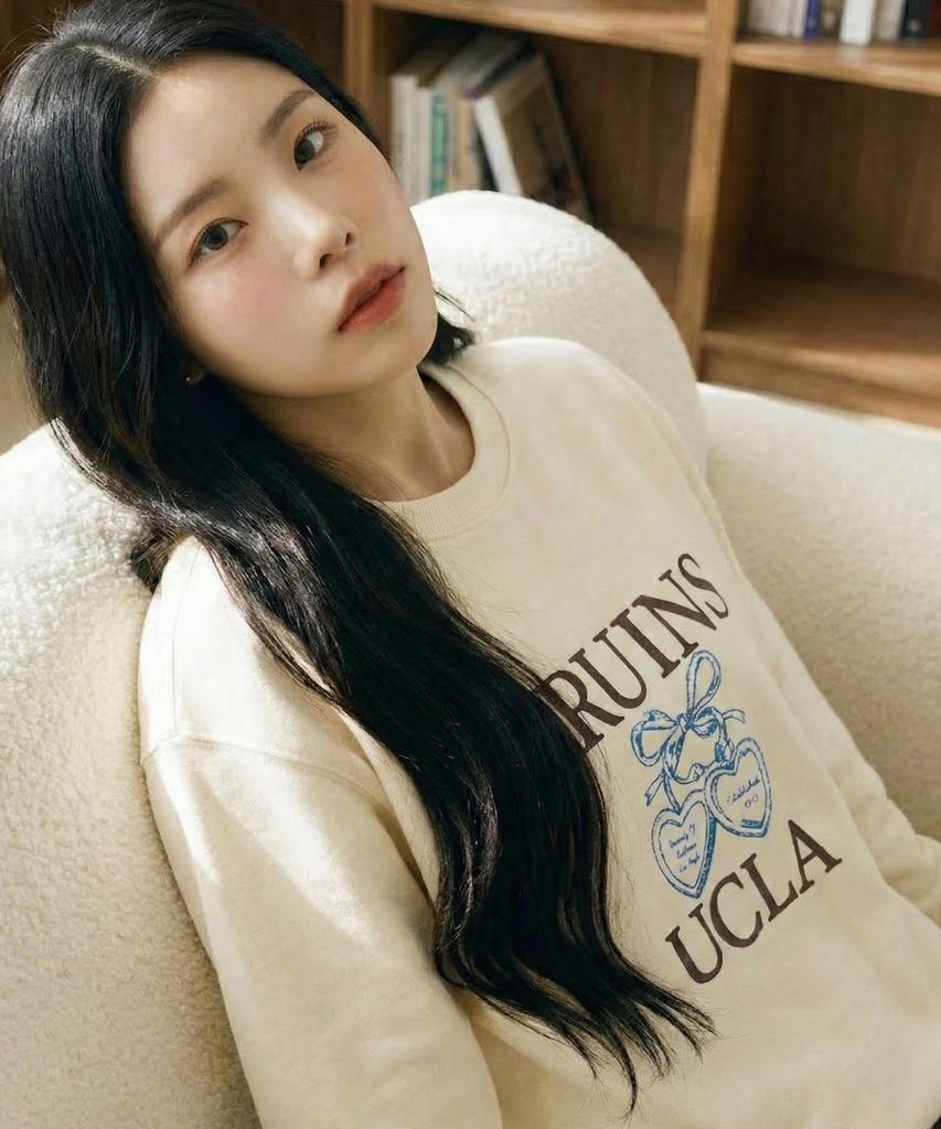 UCLA Unisex Ucla Heart Logo Sweatshirt [Ivory](Ubrlta6)