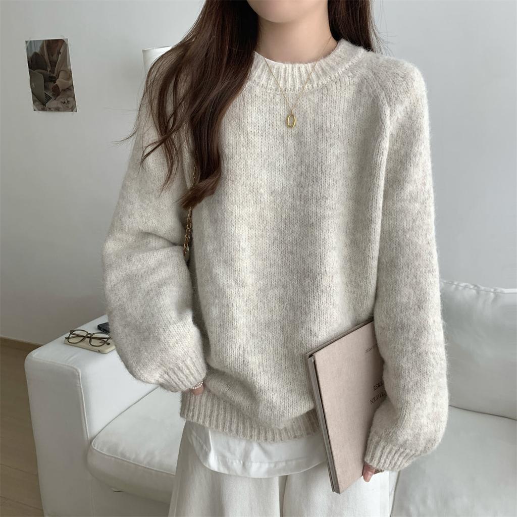 Laid-back Round-neck Pullover for Women Long-sleeved Loose Sweater for Women Solid-colored Inner Knitted Sweater for Autumn and Winter