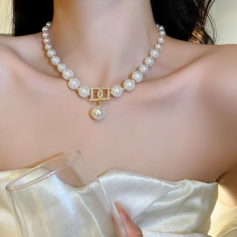 Real gold electroplated pearl and diamond-inlaid floral necklace, niche, fashionable, versatile collarbone chain, elegant and high-end accessory