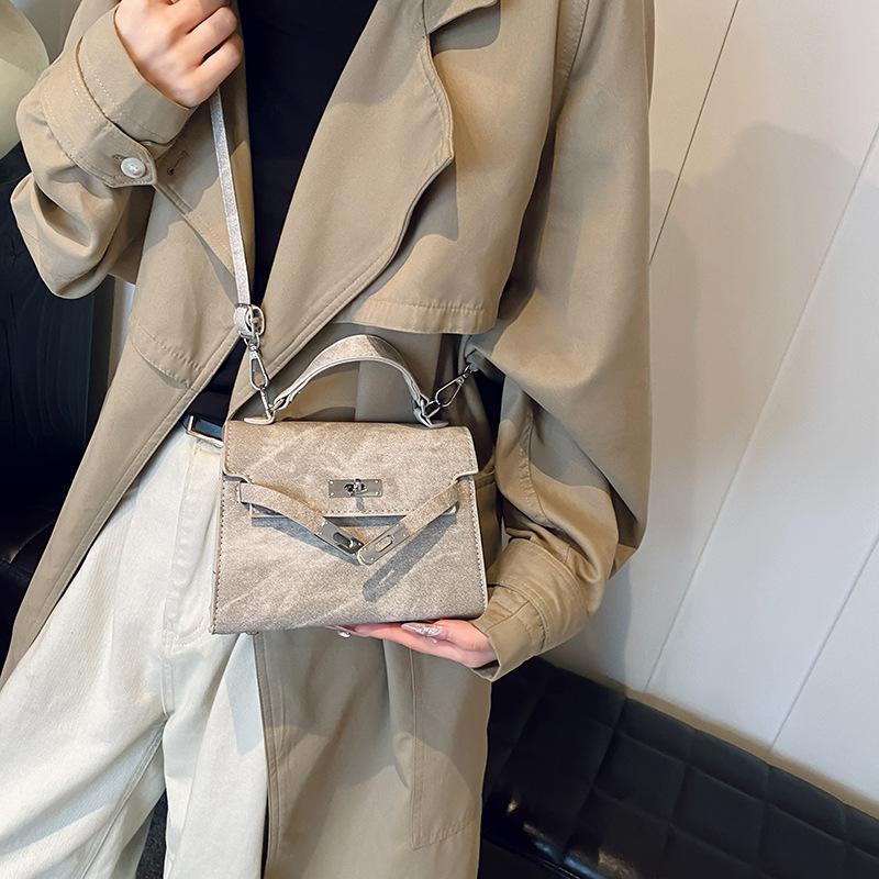 Retro Commuter Texture Lock Buckle Gentle Temperament Handbag Versatile Crossbody Lock Buckle Bag