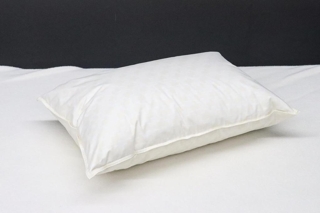 Romance Kosugi Feather Pillow, Made In Japan with High-Quality Silver Down. Filling: 90% Down, 10% Feather (Silver Down). Filling Weight: 0.45 Kg.
