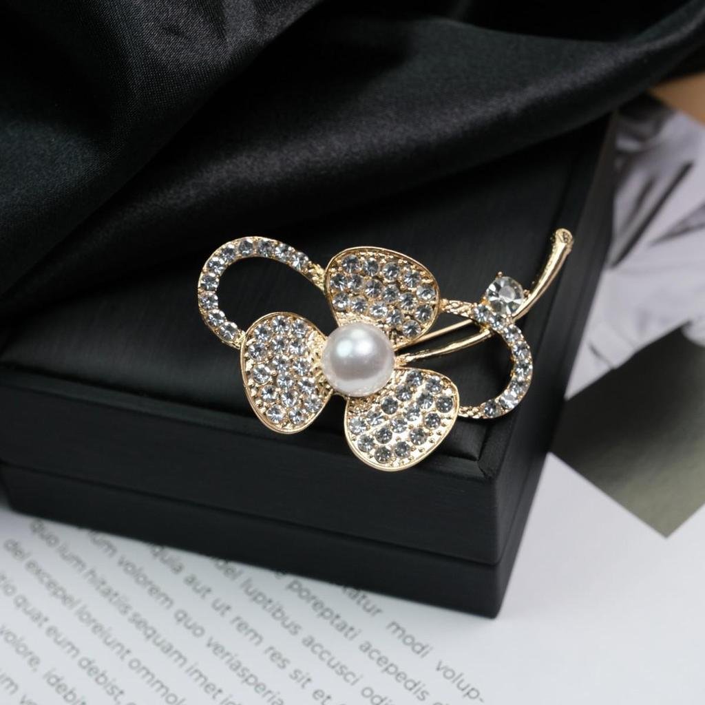 Retro Flower Pearl & Diamond Alloy Brooch Pin