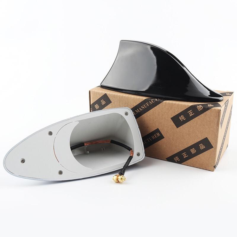 Wodoodporna uniwersalna antena samochodowa radiowa, antena dekoracyjna w kształcie płetwy rekina z podstawą z taśmą klejącą i funkcją radia FM/AM