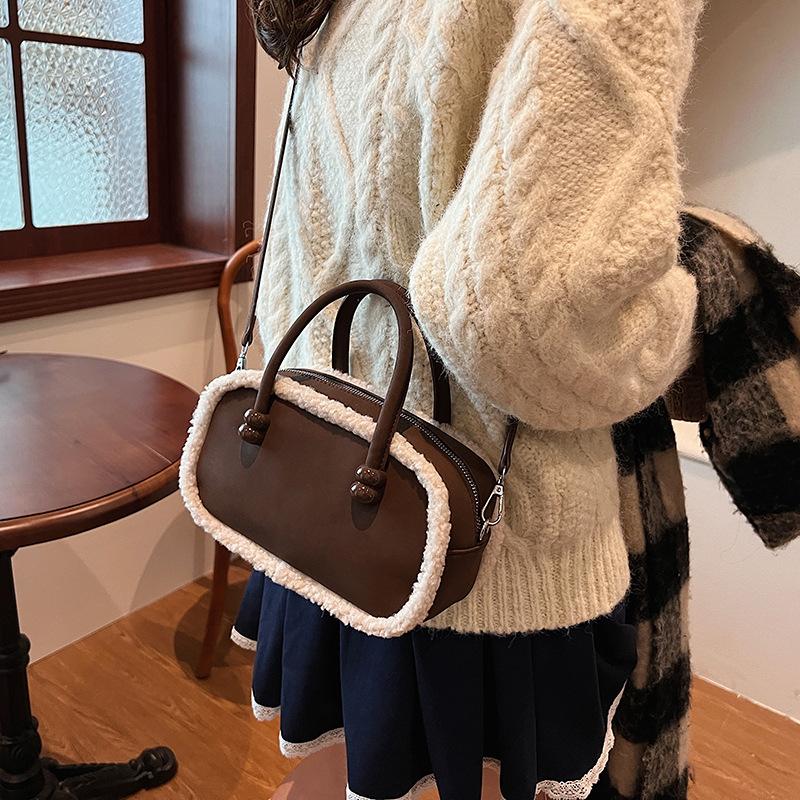 2025 New Versatile Retro Bowling Niche Design Handbag Lamb Wool Splicing Bag Women