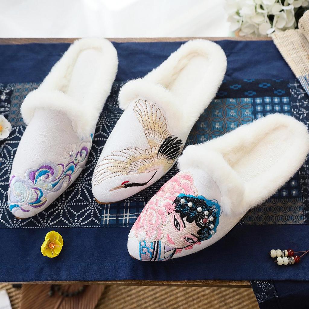Women's Retro Embroidered Cotton Pointed Toe Slipper