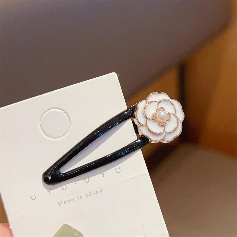 2/6Pcs Elegant Camellia Hair Clips Versatile Side Bangs Barrettes With Floral Design For Stylish Hairdos Hair Accessory