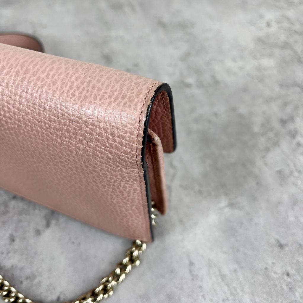 [Pre-Owned] Logo Double G Litchi Grain Woc Chain Leather Messenger Envelope Wallet Shoulder Crossbody Bag - Very Good #1FKGS4L