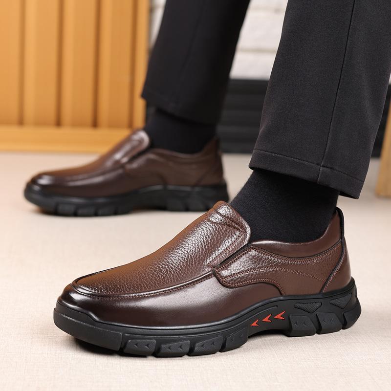 New Men's Casual Leather Shoes with Soft Soles and One Pedal, Middle-aged and Elderly Father Shoes, Light and Transparent Leather Shoes