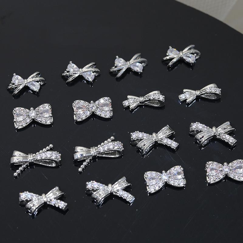 Stříbrná mašlička Zirkonové doplňky na nehty Lesklé diamantové ozdoby na nehty Acc