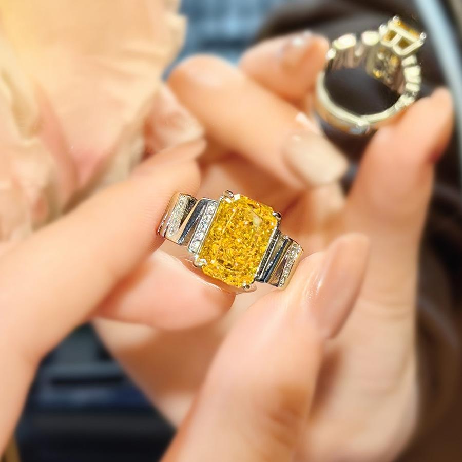 Легкая Роскошь Мода Изысканный Фиолетовый Литий Хуэй Высокоуглеродистый Бриллиант Огранка Ледяной Цветок Нишевый Дизайн Золотисто-Гусиный Желтый Принцесса Квадратный Бриллиант