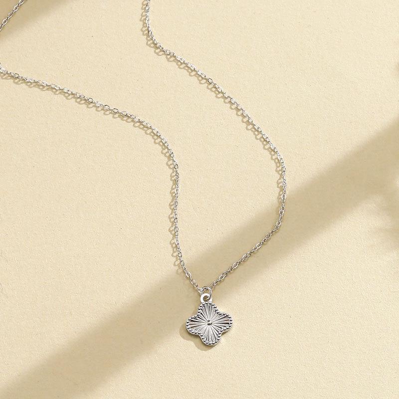 

Ожерелье из серебра 925 пробы с четырехлистным клевером: Изысканная подвеска высокого класса с лазерной гравировкой на модной цепочке для ключиц Silver S925 платиновый