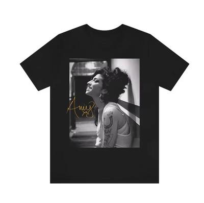 T-shirt nera da uomo con FIRMA di Amy Winehouse