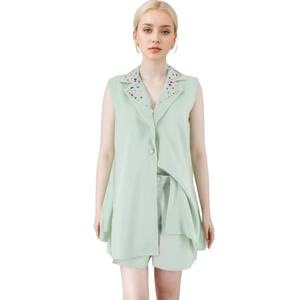 

Женский комплект из 2 предметов: жилет, шорты, декор из стразов, без рукавов, разрез, подол, одна пуговица, кардиган, пальто, высокая талия, однотонный цвет S зелёный