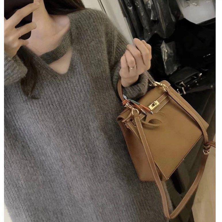 V-neck Knitted Sweater for Women Autumn and Winter Thick Design Lazy Style Sweater Top