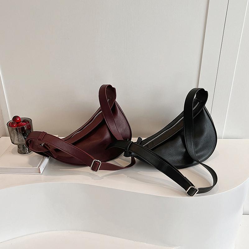 Unique Retro Shoulder Bag for Women PU Leather Crossbody Bag Saddle Design Line Bag Banana Bag Fashion