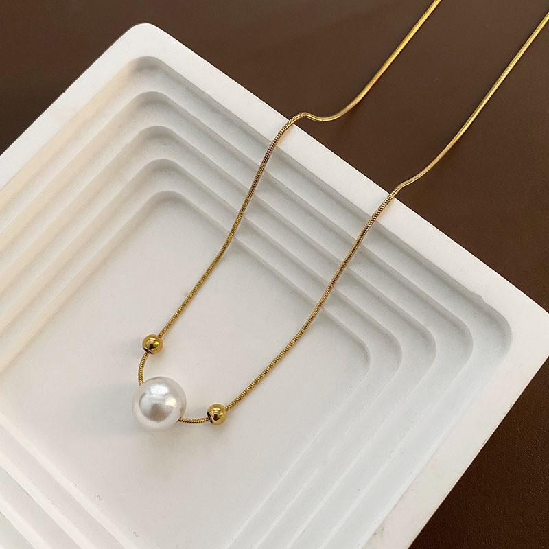 2025 Women's Titanium Steel Necklace: Light Luxury, Clavicle Chain, Non-Fading High-End Accessory