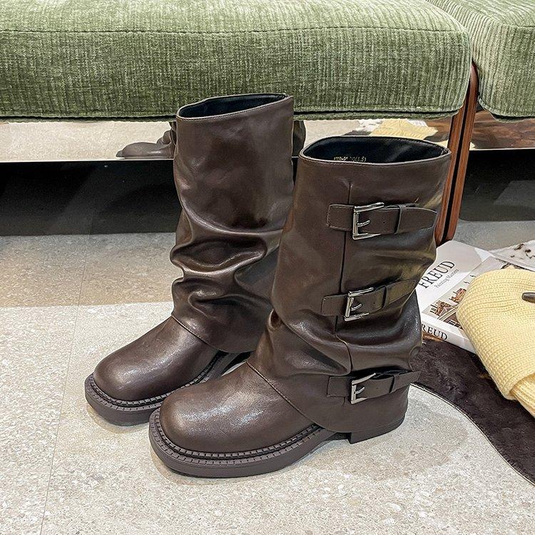 

Для сравнения~ Кожаные толстоподошвенные сапоги-вестерны с пряжкой, женские сапоги для уборки, сапоги со сборками, сапоги средней длины с голенищем, сапоги-трубы для брюк 40 коричневый