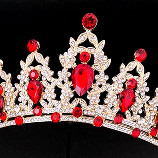 Çekici Taç Taç Abartılı Alaşım Giydirme