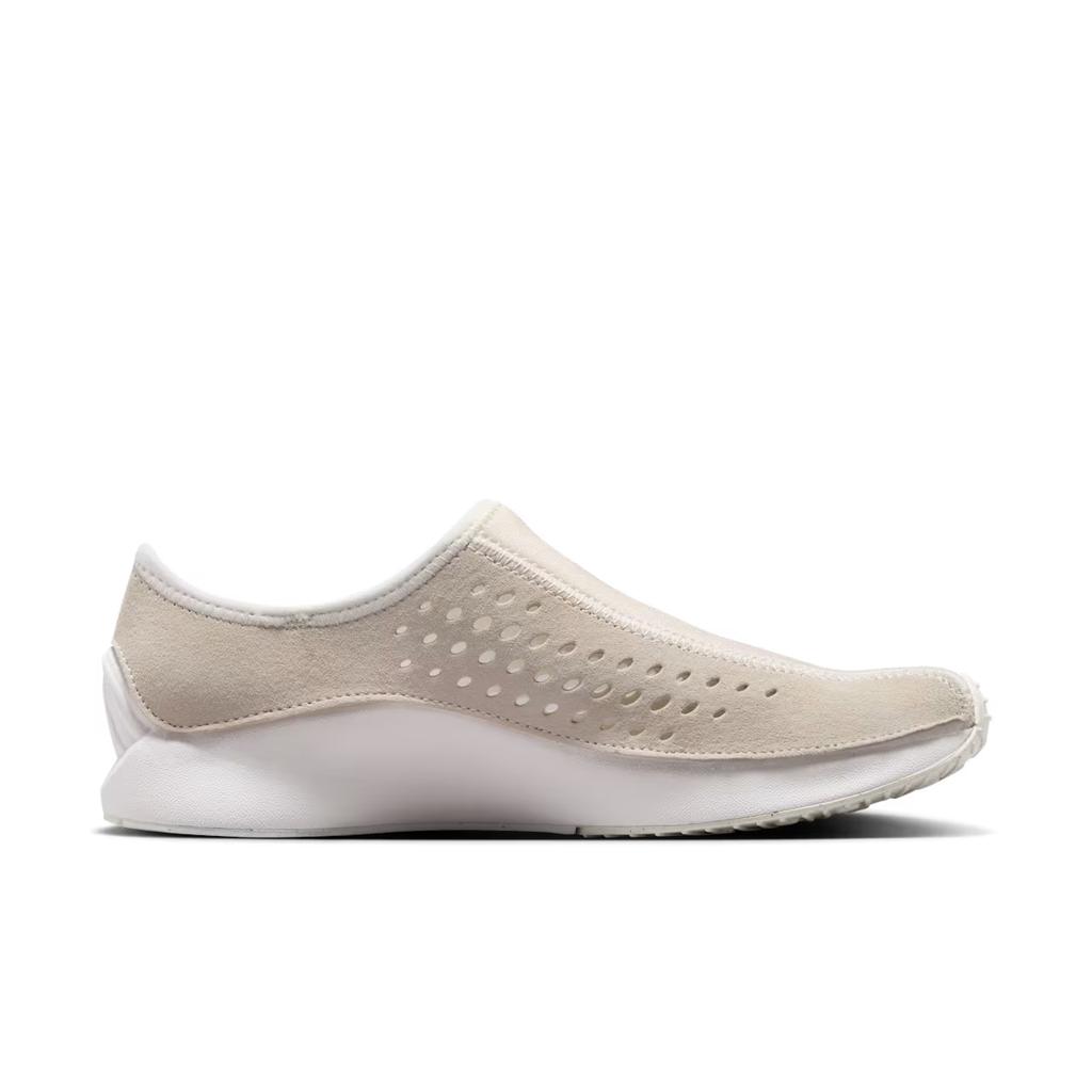 HV8628-100 Nike Women's Air Superfly Moc "Sail"