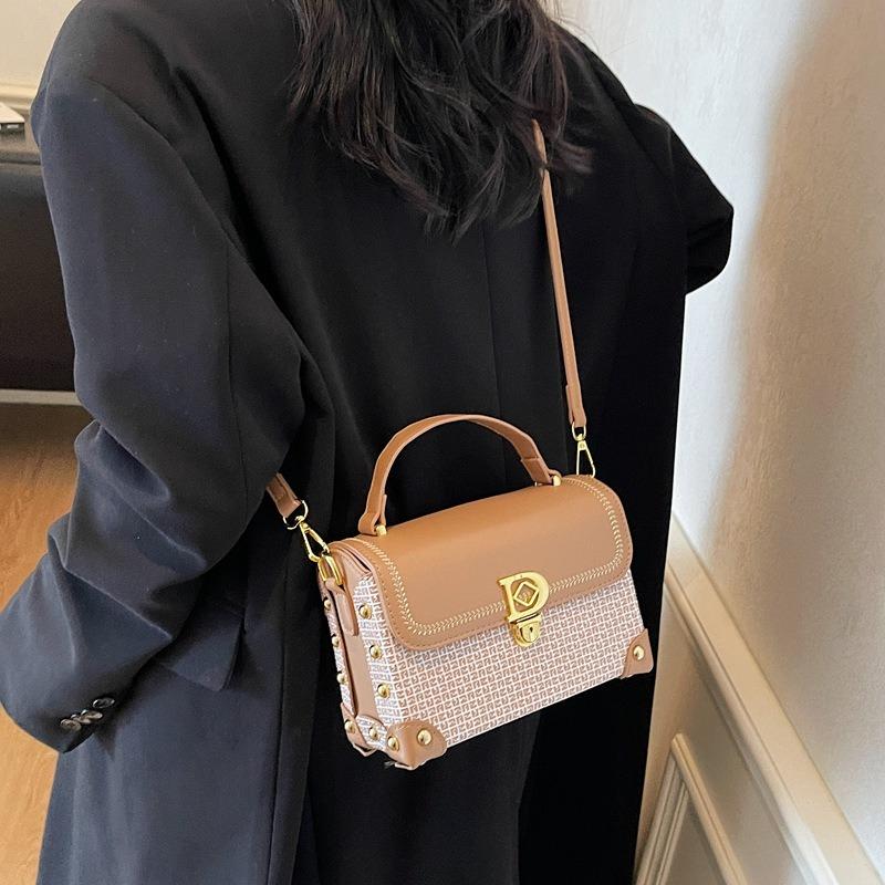 Crossbody bag light luxury niche high-end hand bag new popular shoulder bag fashionable versatile small square bag