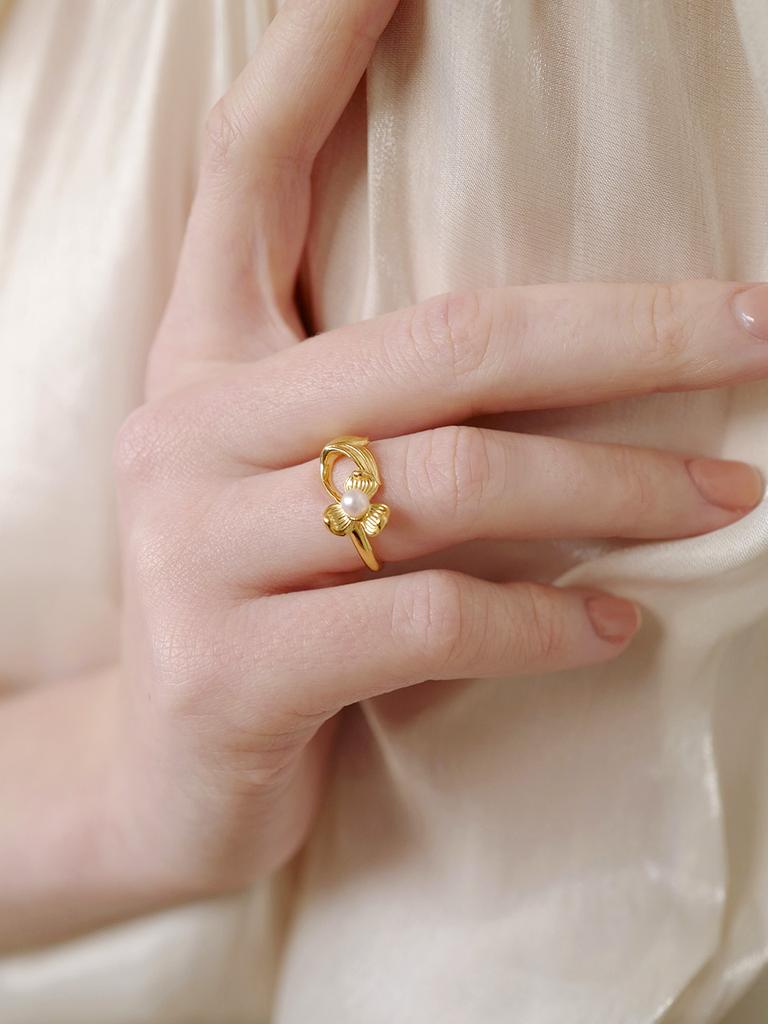 Fiore Trillium Pearl Ring (B Type)