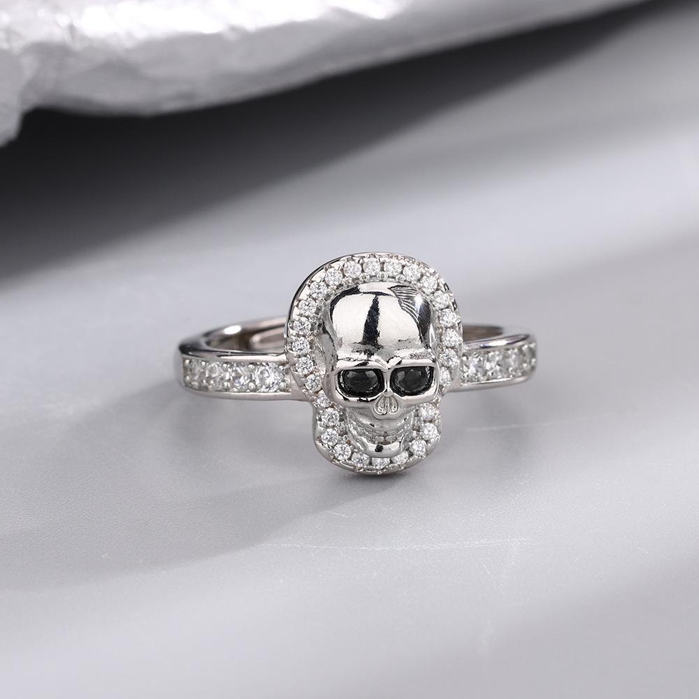 Yi Xuan Skull Ring: Punk Unisex Style with Inlaid Diamond - Nightmare Before Christmas Theme