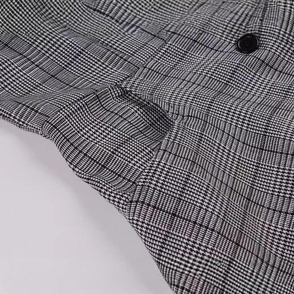 Retro Women's Plaid Dress with Turn-Down Collar, Short Sleeves, Single-Breasted Design, and Pockets in Hepburn Style.