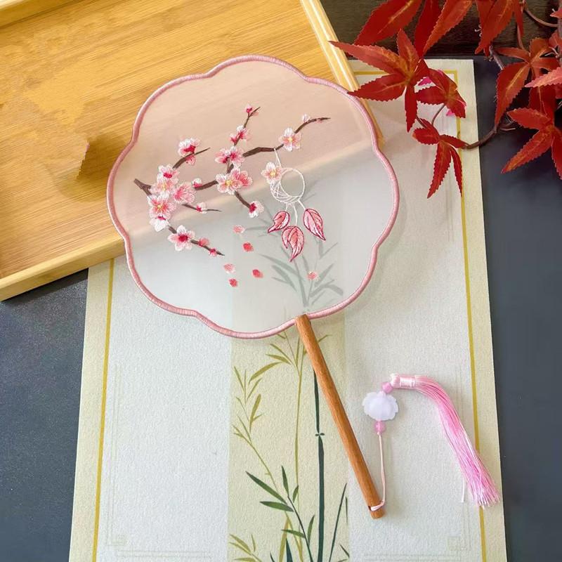 Vintage Style Silk Round Fan Exquisite Flower Embroidery Paddle Traditional Chinese Art Craft Hanfu Dance Party Accessory