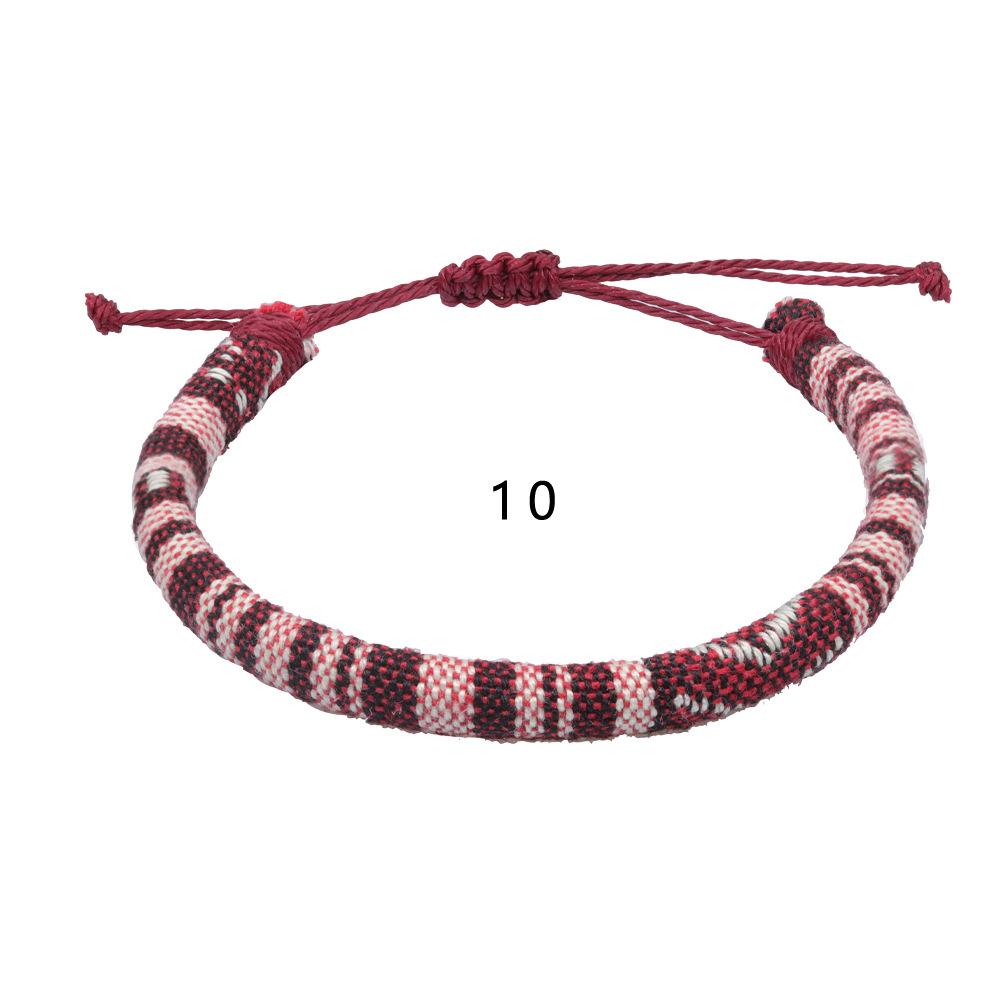 Handgewebtes Armband im böhmischen Ethno-Stil. Buntes Surf-String-Freundschaftsarmband