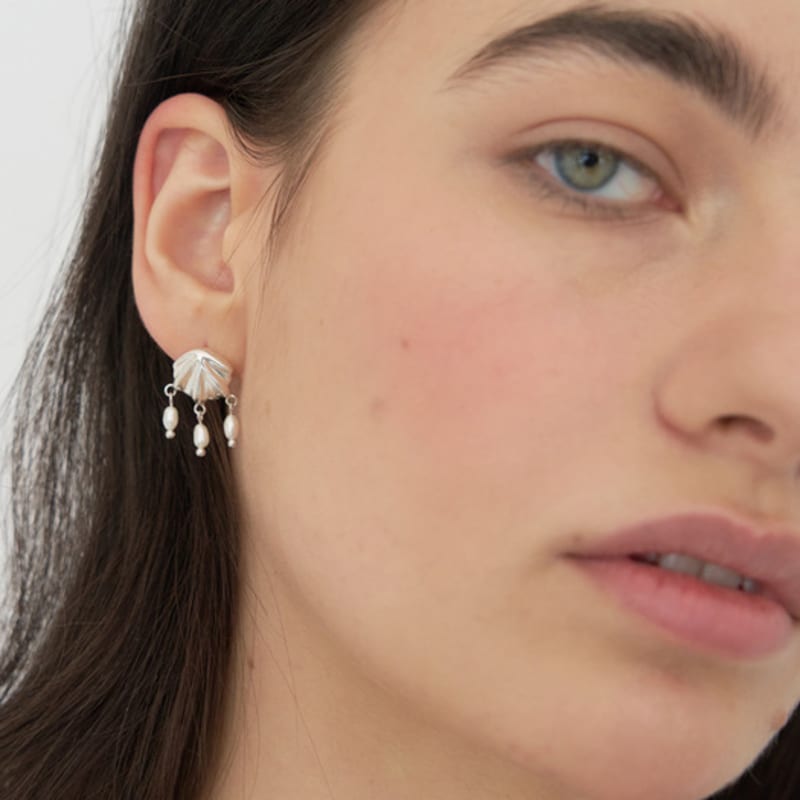 STILL INSTANT Concha Pearl Drop Earring