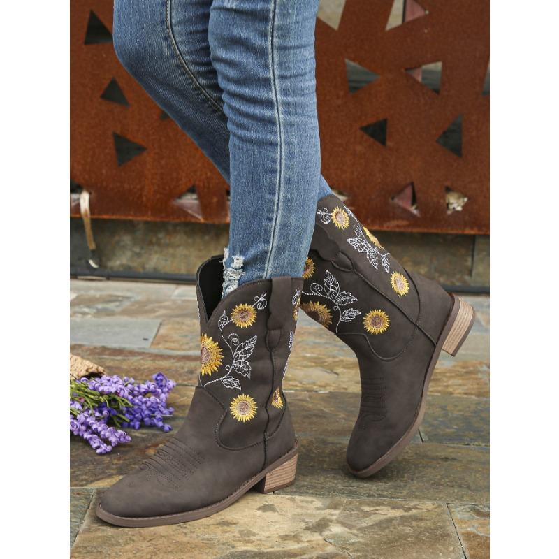 Women's Large Size Block Heel Short Boots Autumn and Winter New European and American Embroidered Versatile Low Heel Women's Martin Boots