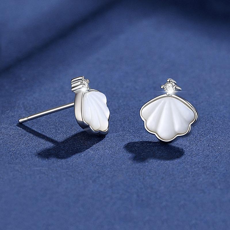Stainless Steel Cast Minimalist Earrings 18K Waterproof  Sterling Silver Stud Earrings Women's Niche Design High-quality Mother-of-pearl Earrings