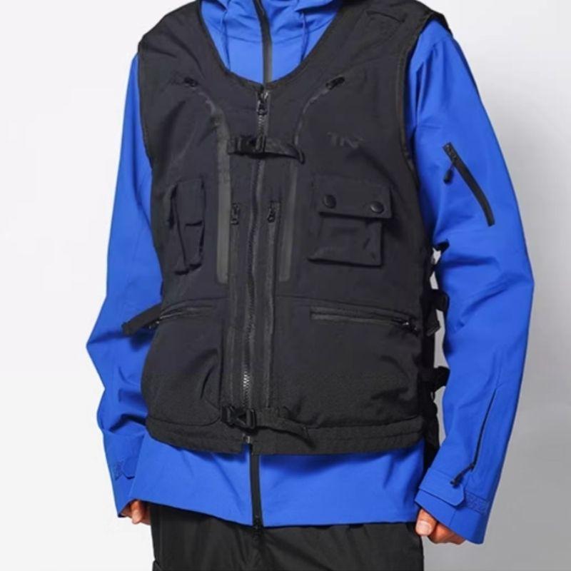 American-style outdoor snowboard and skiing functional