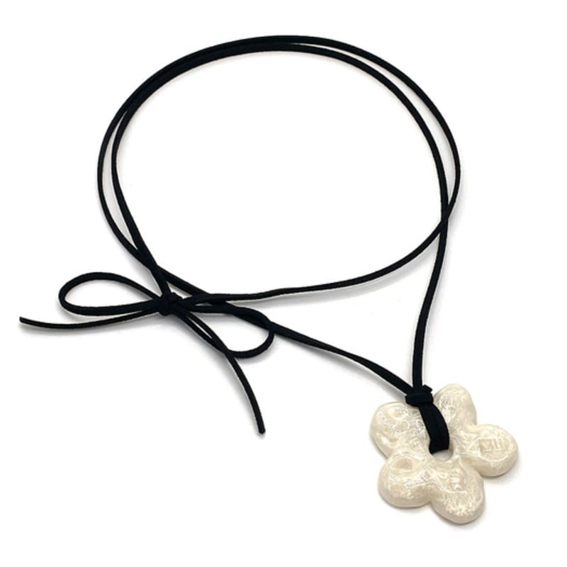 

OTHER-worldly Acrylic Flower Necklace [Ivory] FREE
