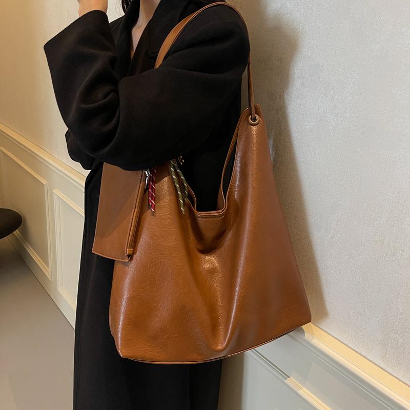 Fashion Tote Bag Women's New Versatile Large-capacity Shoulder Bag Leisure Bag