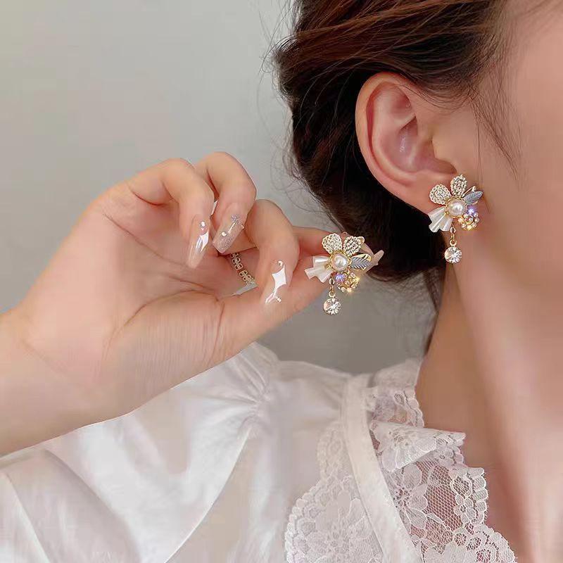 Fashion light luxury high-end stud earrings small fresh flower series earrings sweet and exquisite niche versatile daily earrings