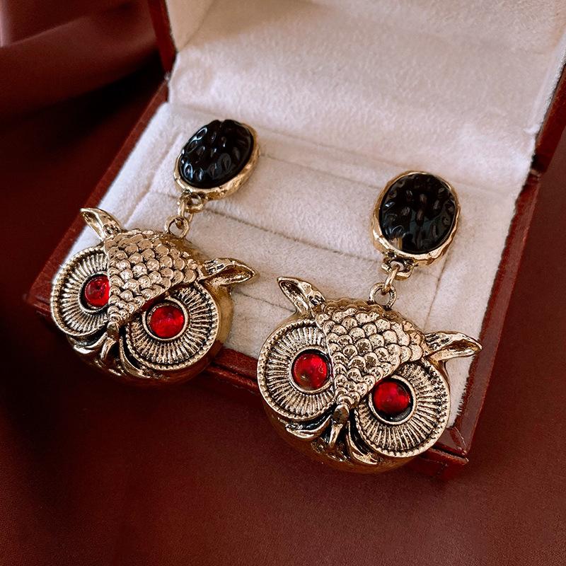 Medieval Vintage Silver Needle Retro High-end Earrings Light Luxury Versatile Earrings Court Style Niche Earrings