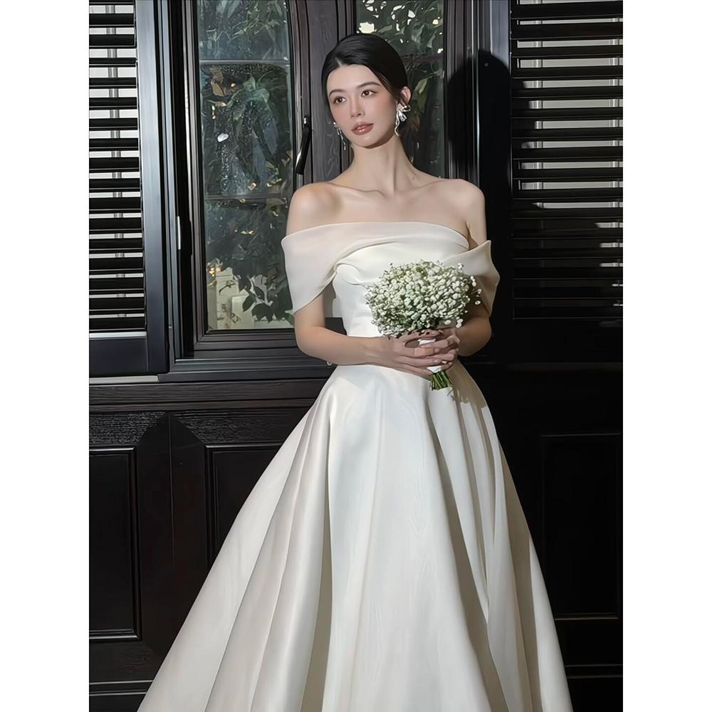 Elegant Simple Bridal Gown One Shoulder Lightweight Outdoor Wedding Dress Floor Length Train Korean Style Bridal Dress