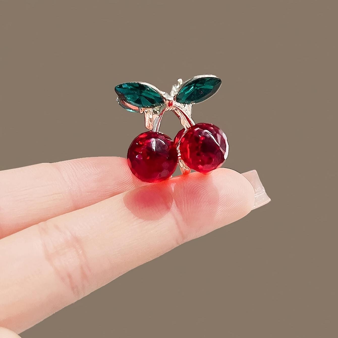 

Мини-заколка для волос с вишневым дизайном, милый акриловый дизайн с красными и зелеными драгоценными камнями, идеально подходит для вечеринок и Дня святого Валентина, подарок на День святого Валентина вишня