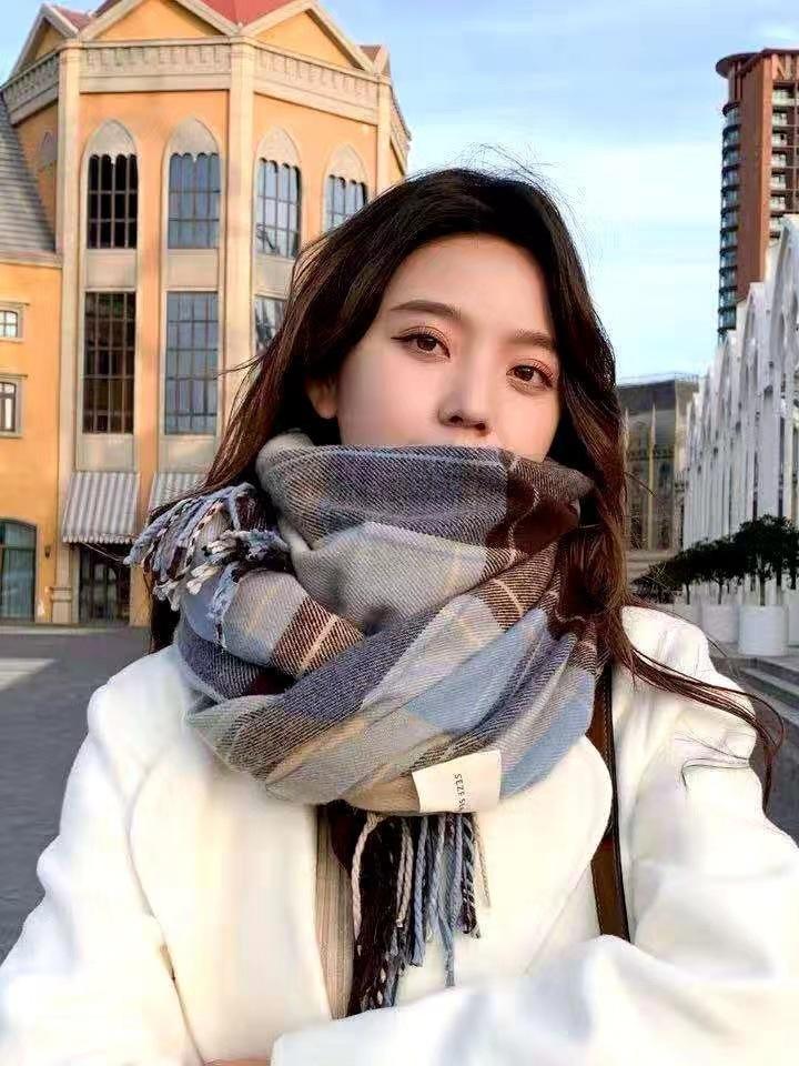 British retro plaid fringed scarf for men and women, versatile in autumn and winter, extended wool, advanced sense, thickened student scarf