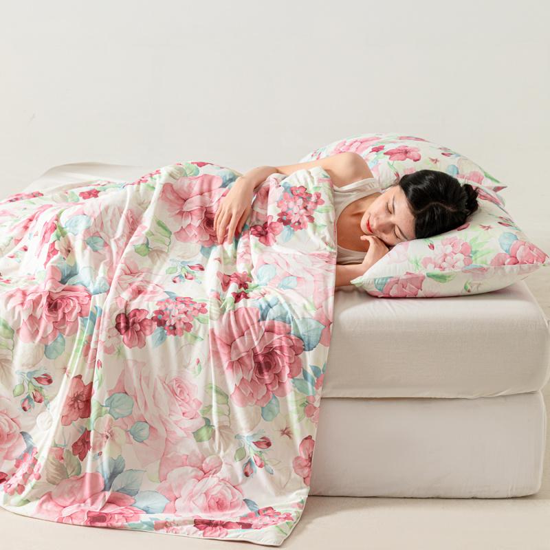 Fashion Cooling Blankets Smooth Air Condition Comforter Lightweight Summer Quilt Cool Feeling Skin-friendly Breathable Quilts