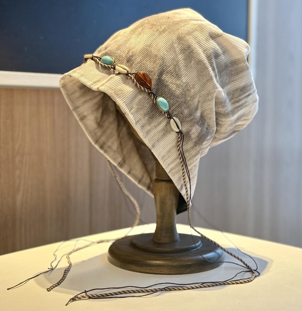 Hot Sale Women Fashionable Gem Chain Decorated Solid Color Versatile Outdoor Photography Autumn Winter Warm Retro Stacked Hat