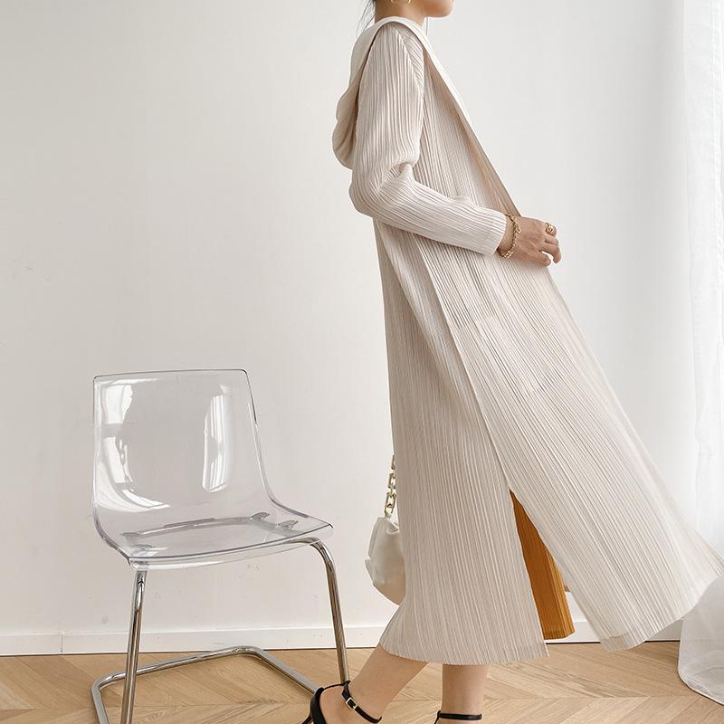 

Женская осенне-весенняя плиссированная тенденция в повседневном свободном длинном тонком пальто с капюшоном с длинным рукавом, одежда One size бежевый