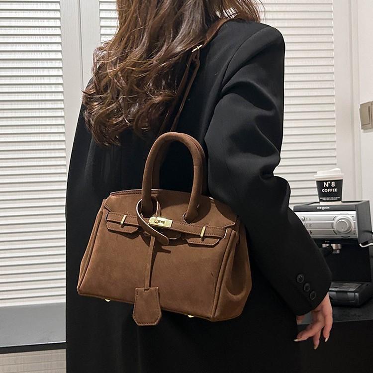 Large Capacity Bag Women'S Casual Retro Shoulder Messenger Bag Textured Portable Simple Bag