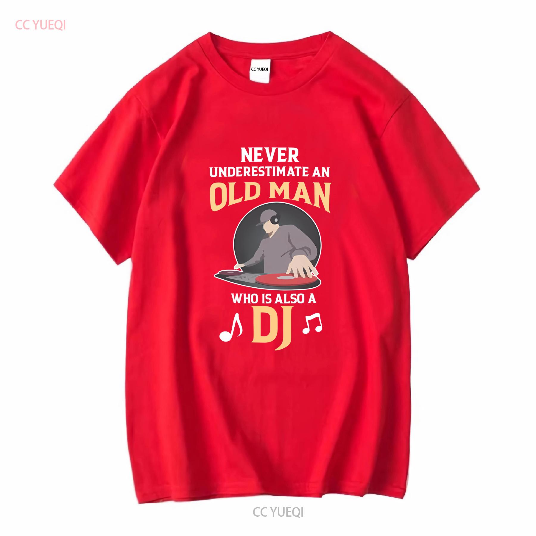 

DJ Никогда не недооценивай старого мужчину, который также является диджеем Мужская классическая футболка винтажная Стирка Графика Удобная Универсальная S