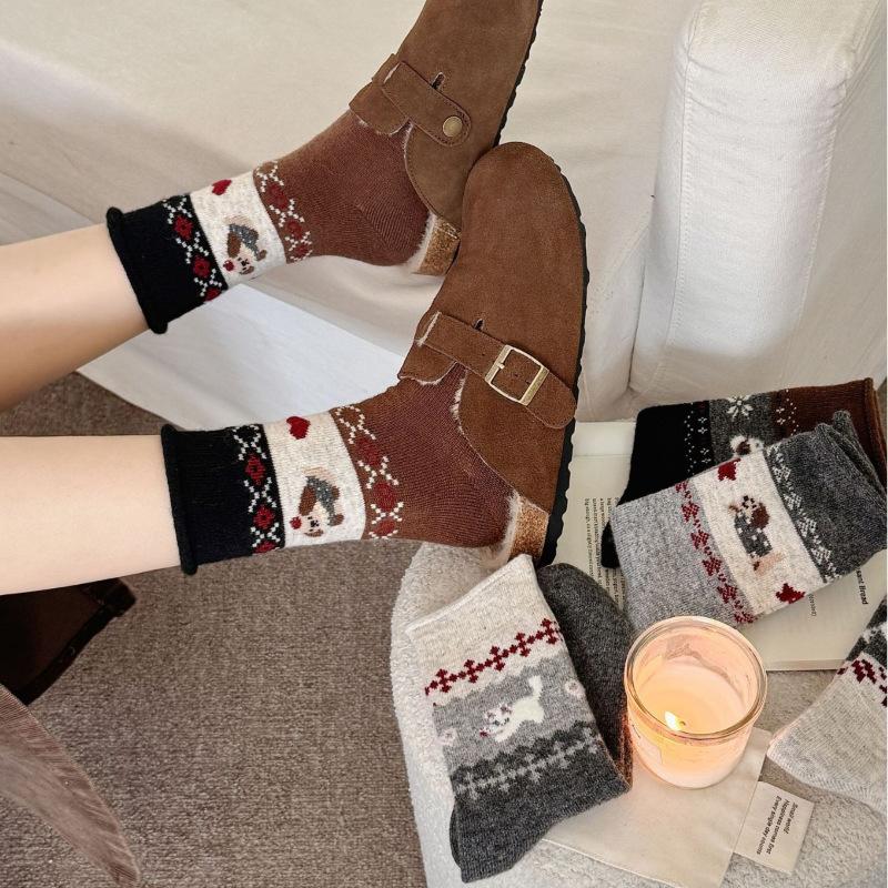 Wełniane Skarpety w Stylu Retro dla Kobiet, z Podwiniętymi Brzegami, Są Urocze i Kreskówkowe. Są modne na jesień i zimę, pogrubione i ciepłe