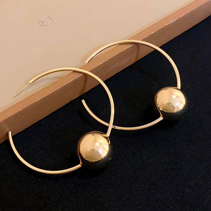 Cold wind Irregularly distorted earrings Women's unique earrings New popular high-end French circle earrings