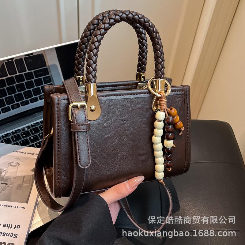 Super Fire Small Bag Women's Autumn and Winter Versatile 2025 New Fashion Shoulder Messenger Bag Korean Version Ins Portable Small Square Bag