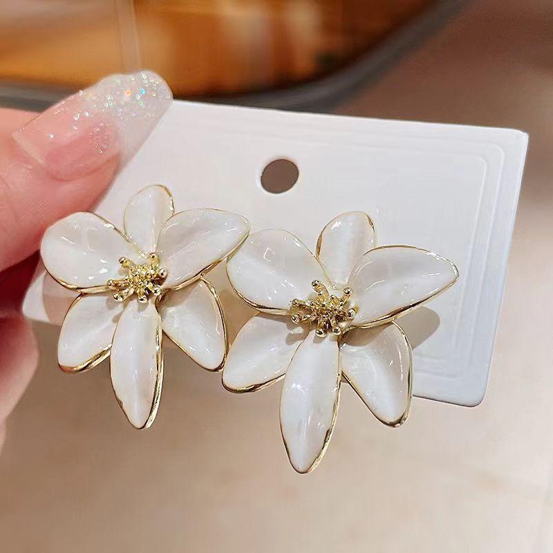 White Color Flower Big Petals Stud Earrings for Women Bohemian Alloy Statement Punk Simple Jewelry
