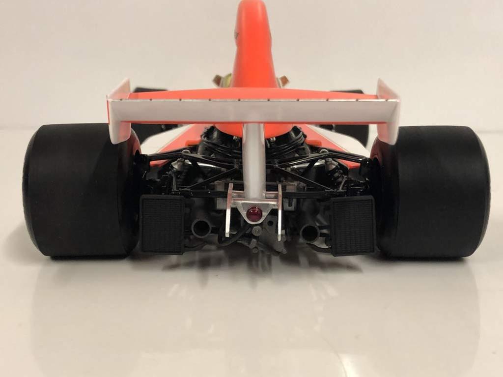 Minichamps Scale McLaren Ford M23 1976 F1 South African GP Hunt 1/18 #11 J.
